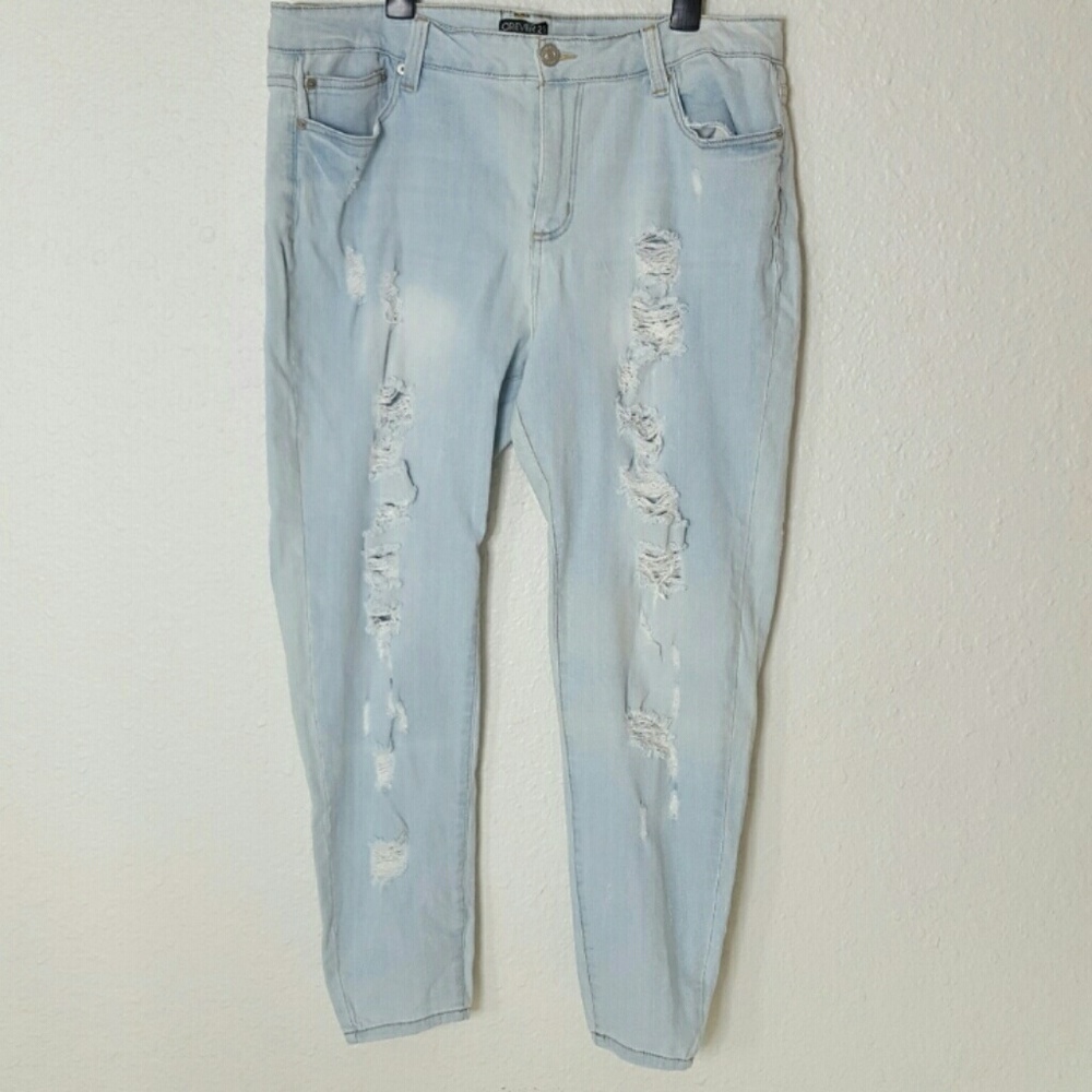 NEW Forever 21 distressed, light wash skinny denim